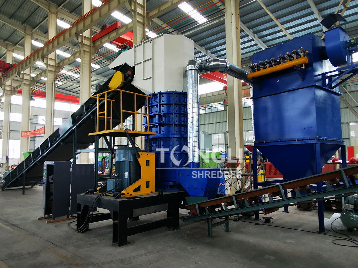 large vertical hammer mill shredder